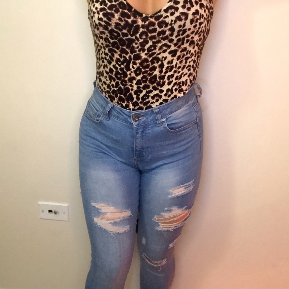 ☁️ Light Blue Ripped Mid- Rise Jeans ☁️ - Picture 2 of 5